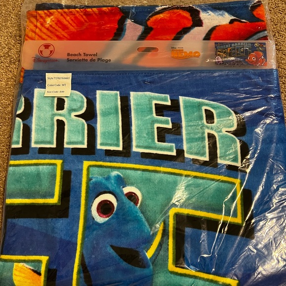Brand new Disney Beach Towel! Nemo - Picture 4 of 5